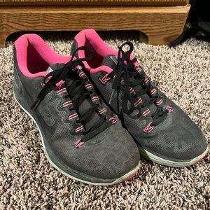 Women’s size 8 Nike’s